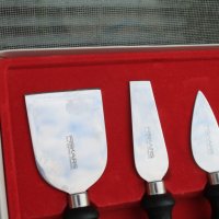 Комплект ножове ''Fiskars'' за сирене, снимка 3 - Прибори за хранене, готвене и сервиране - 40644382