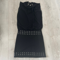 Черна къса рокля с капси размер S, снимка 3 - Рокли - 36473148