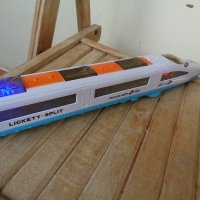  EMU-138 LED играчка -Влак със светлина и музика (многоцветна), снимка 3 - Влакчета, самолети, хеликоптери - 30403664