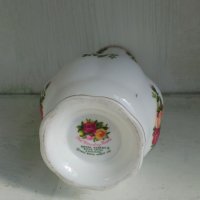Порцелан Royal Albert, кралски порцелан ваза 1962, снимка 4 - Други ценни предмети - 42107420