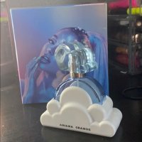 Празна бутилка от парфюм Ariana Grande Cloud 100ml, снимка 1 - Дамски парфюми - 34498735