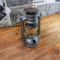 Лампа направена от стар газов фенер., снимка 3 - Настолни лампи - 44528339