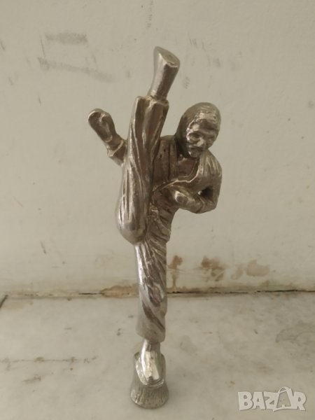 месингова статуетка-каратист, снимка 1