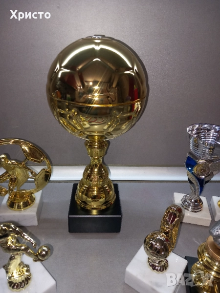Футболни купи и медали, снимка 1
