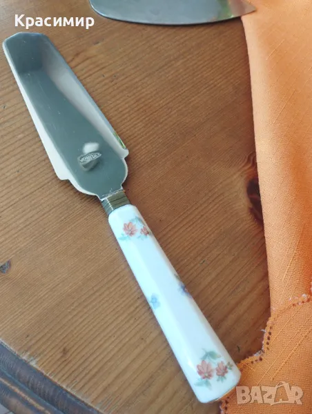 За сервиране на сладки и солени печива. Шпатула с порцеланова дръжка дължина - 25 см. , снимка 1