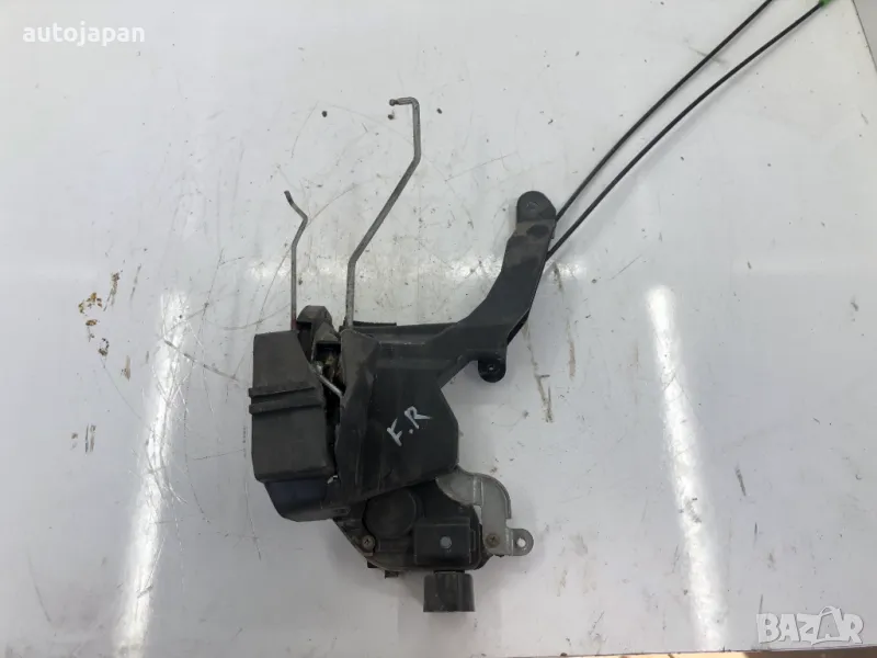 Предна дясна браваToyota Avensis Verso 2.0 D 116hp 1CD, снимка 1