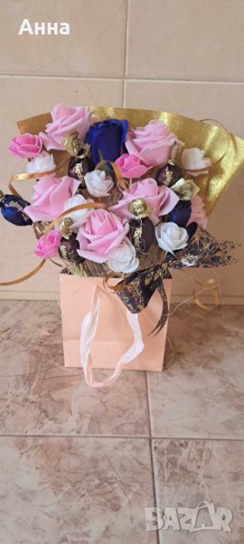 Букет от 7 сапунени рози и бонбони, снимка 1