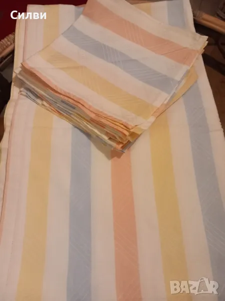 Голяма покривка за маса с 12 салфетки за хранене, снимка 1