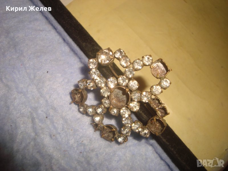 СТАРА ФЛОРАЛНА КОЛЕКЦИОНЕРСКА РЕТРО БРОШКА БРОНЗОВА ПОСРЕБРЕНА с ФАСЕТИРАНИ БОХЕМСКИ КРИСТАЛИ 29034, снимка 1