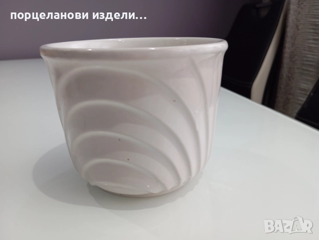 Порцеланова стара кашпа маркирана 