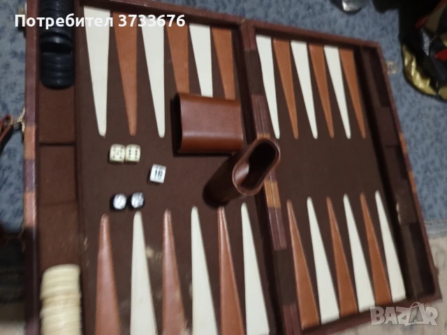 Табла, класика, в кожен куфар.Размери-44/37/5 см.