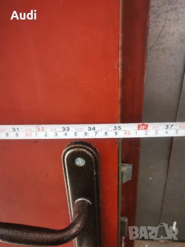 Продавам масивна входна врата с каса от винкел, направена е от метална рамка, оребрена облечена от д, снимка 3 - Входни врати - 39391290