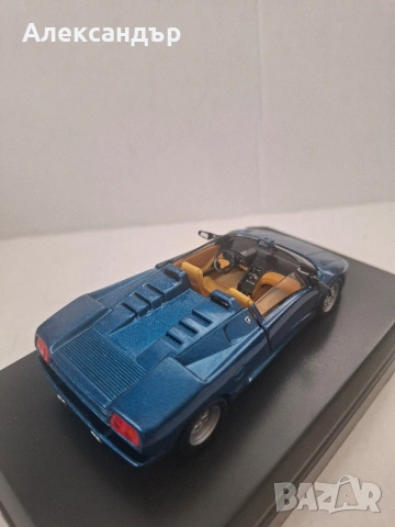 Lamborghini Diablo Roadster в металическо синьо в мащаб 1:43, снимка 5 - Колекции - 54144706