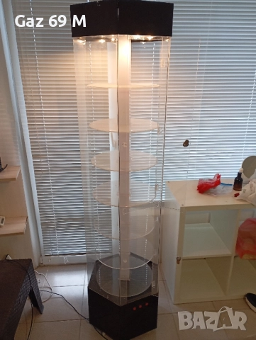 Продавам рекламна витрина 