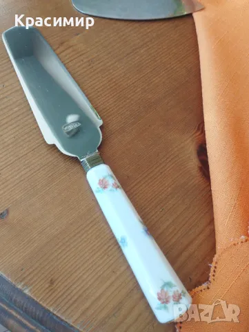 За сервиране на сладки и солени печива. Шпатула с порцеланова дръжка дължина - 25 см. 