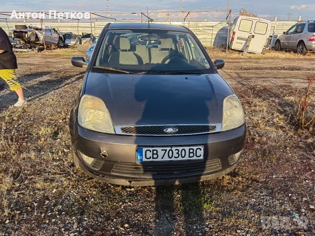 Продавам Форд Фиеста на частни 1.4 бензин 2003г., снимка 2 - Части - 56073243