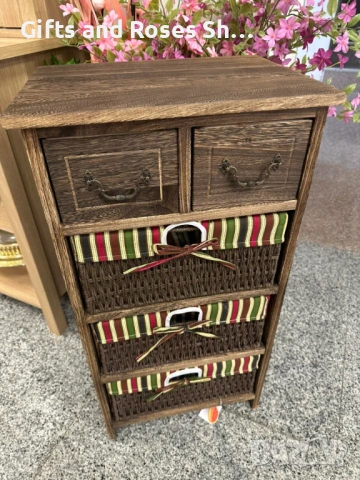 Дървено шкафче с две чекмеджета и три кошници