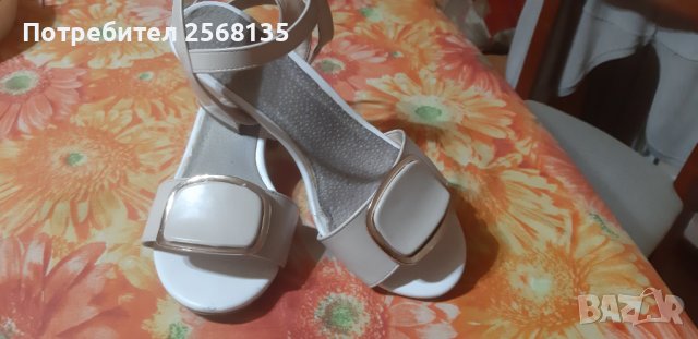 Красиви Сандали с елегантни Плочки на деколтето от кожа с метален обков