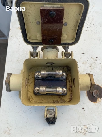 Кутия с предпазители БЗ-20, снимка 2 - Ключове, контакти, щепсели - 51163267