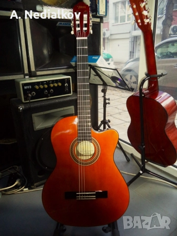Valencia VC104 C classic guitar