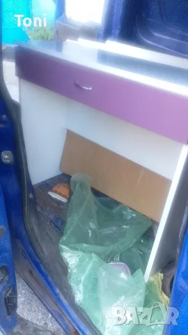 тоалетка от мдф по поръчка с огледало и етажерка 