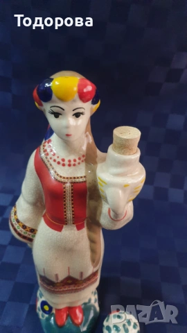 Порцеланов декантер -Украинка, снимка 5 - Антикварни и старинни предмети - 54006713