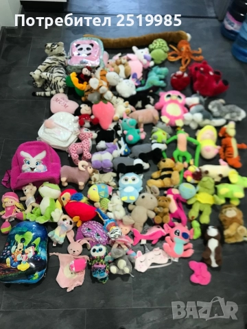 Чувал с 68 плюшени играчки + 4 ранички