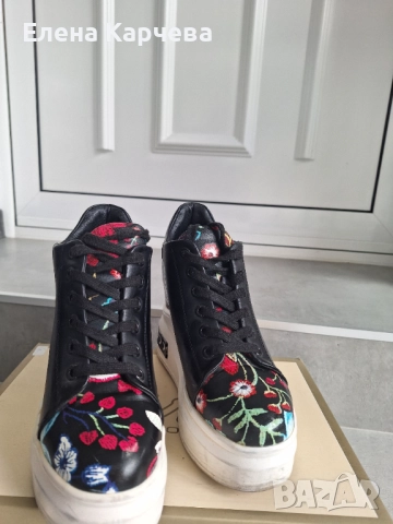 Дамски обувки на платформа