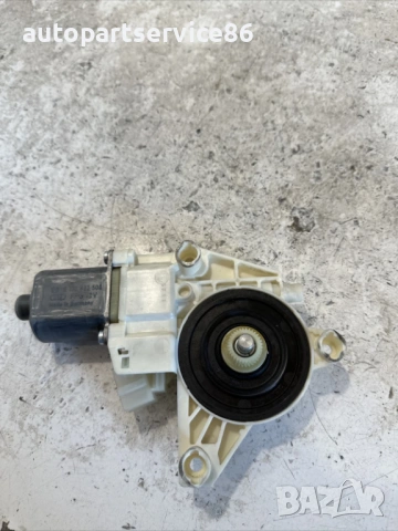 Мотор за прозорец заден десен 2.2 CDI за Mercedes W212 (2012) 0130822504