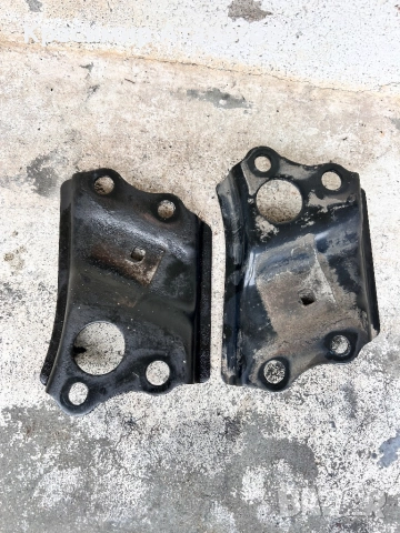 Планка държач стабилизираща щанга лява и дясна  за Тойота Авенсис T27.дизел 2009-2014г, снимка 2 - Части - 52580327