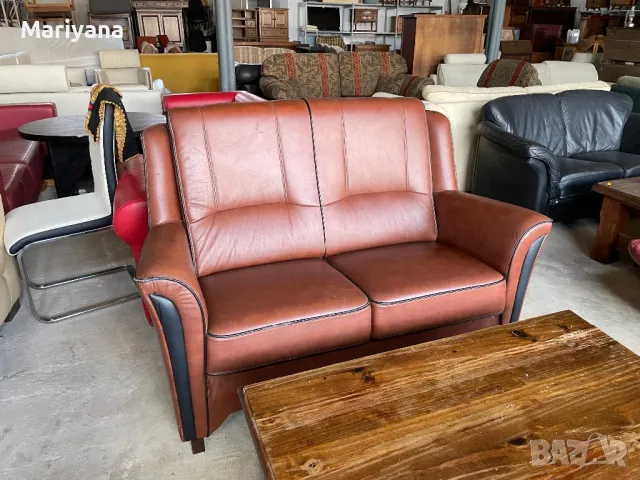 Двуместен кожен диван , снимка 3 - Дивани и мека мебел - 50055695
