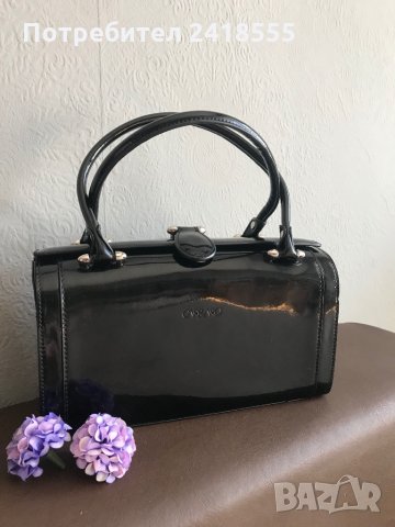 Малка черна чанта