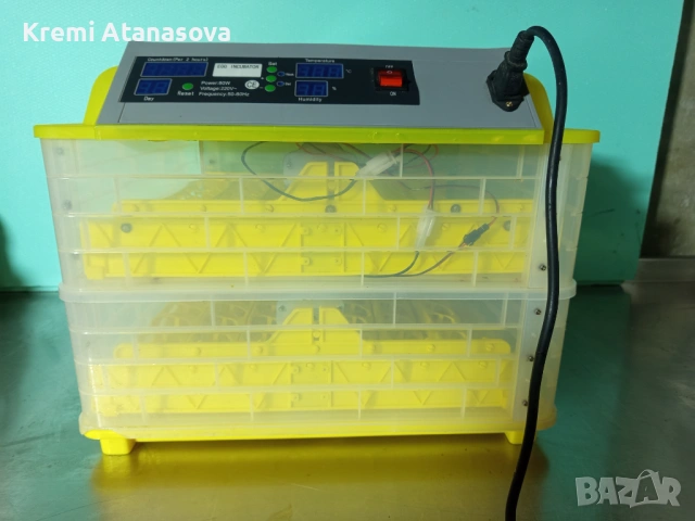 Автоматичен двуетажен инкубатор 