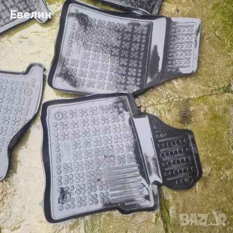 Гумени стелки за VW Туран , снимка 2 - Аксесоари и консумативи - 52439565
