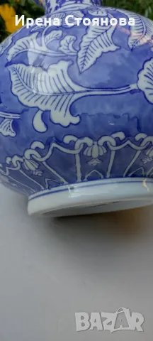 Голяма китайска ваза. Ръчно рисувани флорални елементи в бяло и синьо. , снимка 9 - Декорация за дома - 47321266