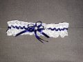 Жартиер от бяла дантела и синя панделка, снимка 1 - Сватбени аксесоари - 39512367