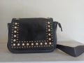 Дамска кожена чанта с перли, снимка 1