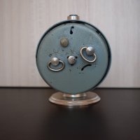 Ретро часовник-будилник Слава, снимка 3 - Антикварни и старинни предмети - 31929959