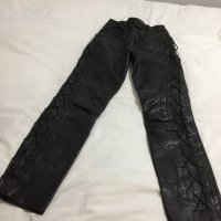 Продавам дамски панталон от естествена кожа, снимка 1 - Панталони - 31231162