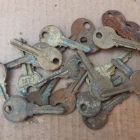 комплект от 20 броя стари ключове - бронзови , снимка 2 - Антикварни и старинни предмети - 36978522