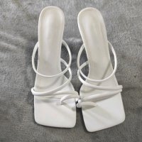 Нови, бели сандали на висок ток, снимка 1 - Дамски обувки на ток - 40027077