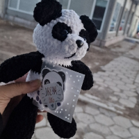 Ръчно плетена панда , снимка 1 - Плюшени играчки - 44596153