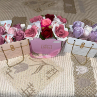 Кутии и чантичички с рози и бонбони, снимка 15 - Декорация за дома - 43988425