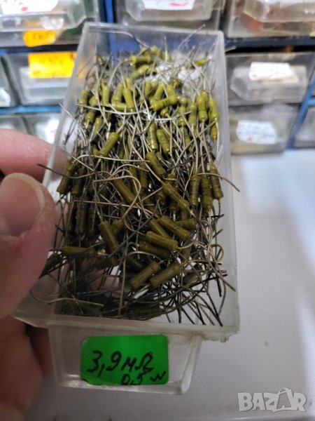 Български резистор, съпротивление - 3,9 мегаома 0,5 вата, снимка 1