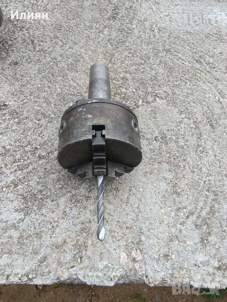 Универсал, снимка 1