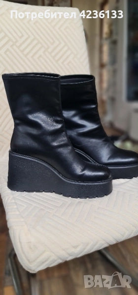 Боти на платформа, снимка 1