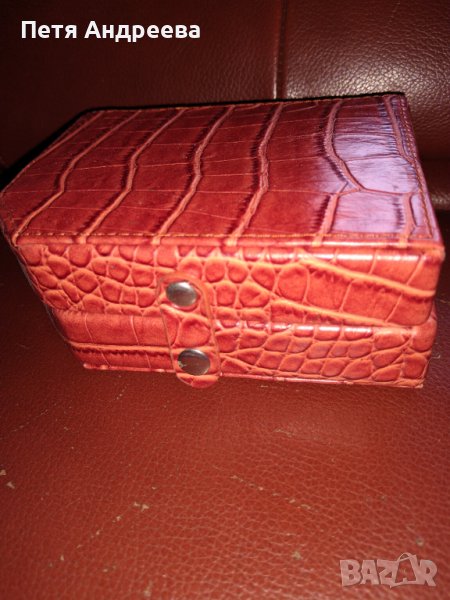 Кутия за бижута облицована с червена еко кожа, снимка 1