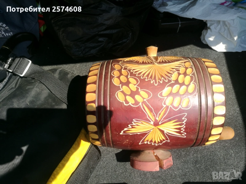 Дървено декоративно буренце, дърворезбовано оцветено и изрисуване, снимка 1