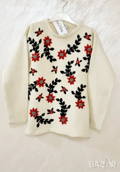 Пуловер с бродерия в бяло. Фина Вълна мерино и кашмир. Топъл и нежен. С, М рр., снимка 1
