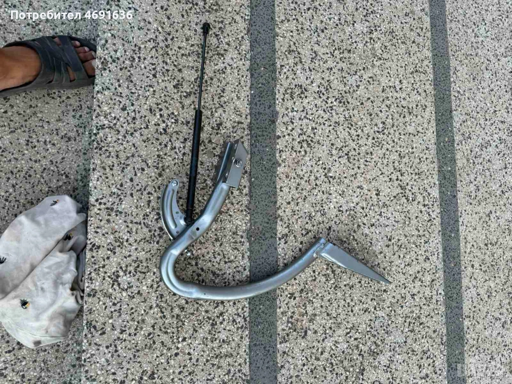 Комплект дясна панта на заден капак на Ауди Audi A8 H4 D4 само за 50лв. 4h0827300е 4h0827551b, снимка 1